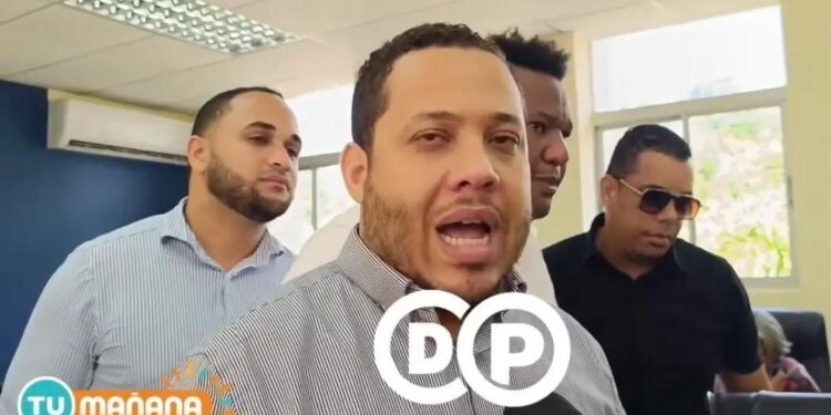 Samaná. Rueda de prensa convocada por los Regidores de esta Provincia, para denunciar supuestas irregularidades en el Ayuntamiento, se retractan.