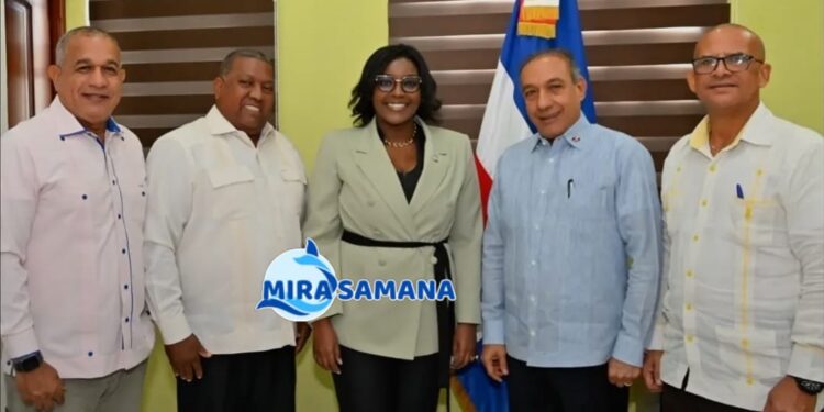 Samaná.Diputa Carmen Williams sostuvo reunión con el Director de CONAPE. Dr Demetrio Vicente, sobre los beneficios de Los Adultos Mayores.