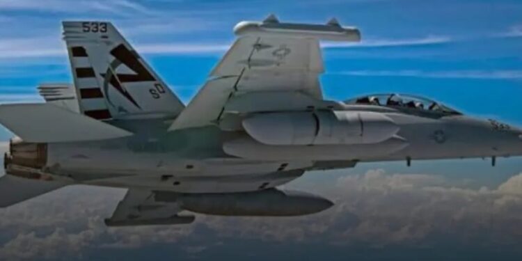 EE.UU. ha desplegado un avión de combate EA-18G Growler en el Caribe como parte de sus operaciones, lo que ha generado tensiones con Venezuela.