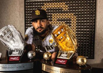 Fernando Tatis Jr. gana el Guante de Platino, el mejor defensa de la Liga Nacional