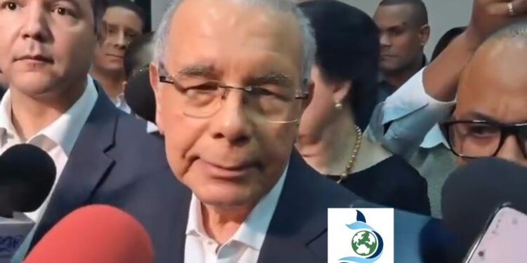 El expresidente de RD. Danilo Medina exhorta a evaluar a los líderes por sus acciones y no por sus discursos