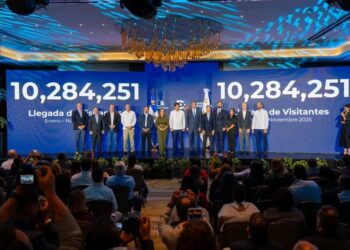 El Ministro de Turismo David Collado, anuncia que en el mes de Noviembre se recibió más de un millón de Visitas