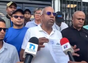 Representantes del «Sector de Comunicación de la provincia de Samaná» acudieron a la Procuraduría Fiscal para depositar documento(Caso del Comunicador del Municipiode Las Terrenas)