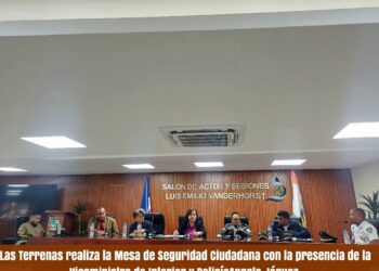 Las Terrenas realiza la Mesa de Seguridad Ciudadana con la presencia de la Viceministra de Interior y Policía Angela Jáquez.