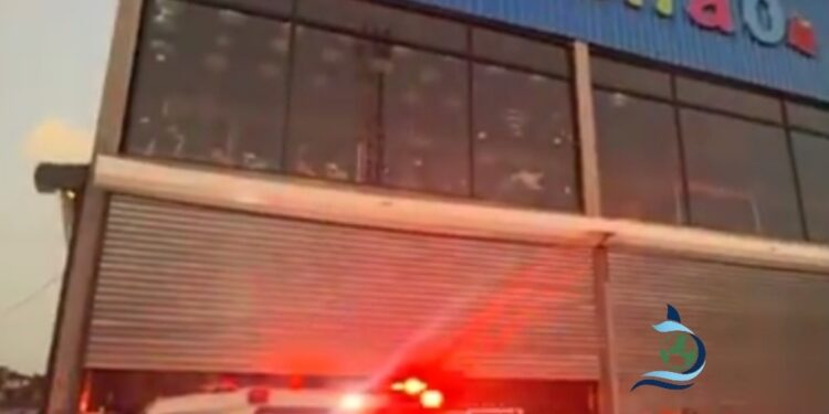 Un obrero falleció en Plaza China ZEHAO tras caer de un tercer piso