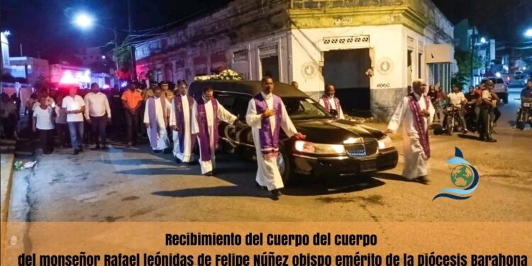 Recibimiento del Cuerpo del cuerpo de monseñor Rafael leónidas de Felipe Núñez, obispo emérito de la Diócesis Barahona