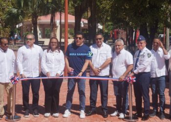Samaná inaugura remozado Parque Central Juan Pablo Duarte con presencia del ministro David Collado