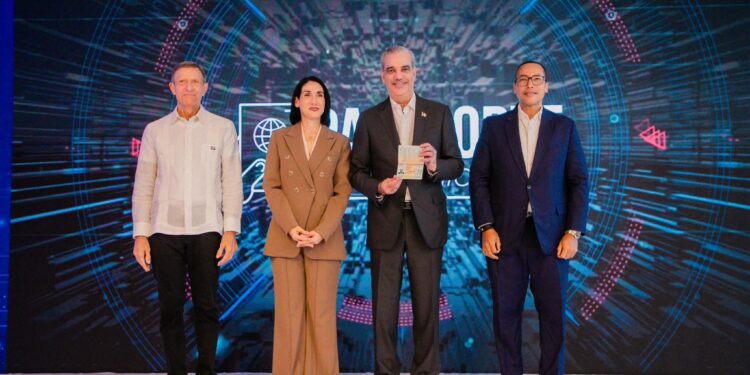 Presentan oficialmente la primera impresión del pasaporte electrónico dominicano