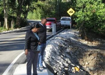 Avanzan obras de carretera y del cuartel policial en distrito municipal Las Gordas