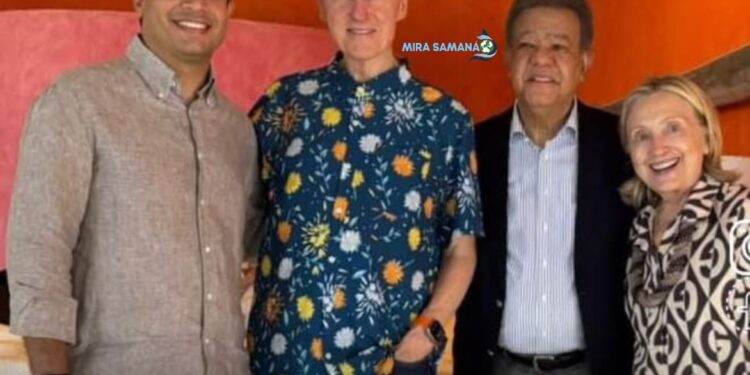 Leonel y Omar Fernández se reúnen con Bill y Hillary Clinton en Punta Cana