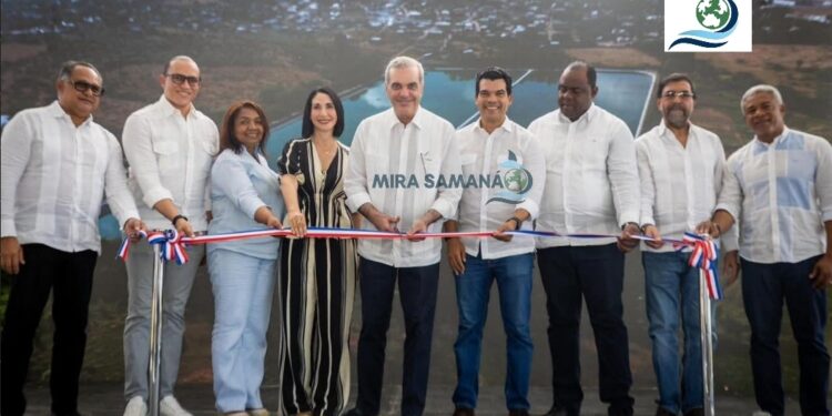 El presidente luis Abinader y Wellington Arnaud entregan obras de agua potable y saneamiento en San Juan