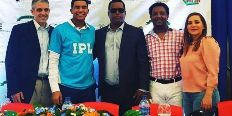 Tigres de Detroit firman al hijo de Pedro Martínez como prospecto profesional
