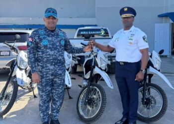 Policía Nacional refuerza la seguridad en Nagua, Samaná y Las Terrenas con entrega de ocho motocicletas
