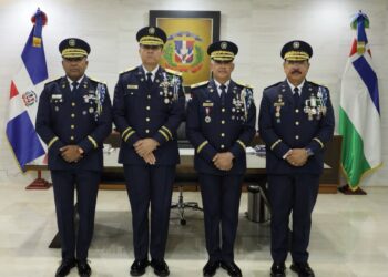 Abinader reorganiza la cúpula policial y nombra nuevo rector del IPES