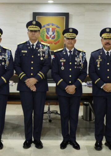 Abinader reorganiza la cúpula policial y nombra nuevo rector del IPES