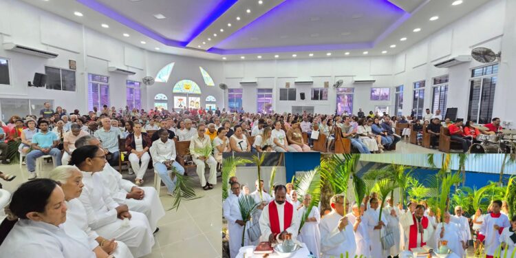 Iglesia Católica Nuestra Sra del Carmen Las Terrenas conmemora Domingo de Ramos con procesión y Misa