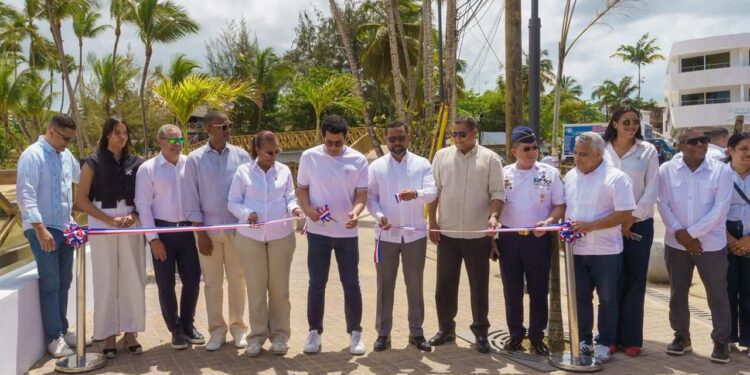 Turismo inaugura pasarela peatonal en Las Terrenas previo a Semana Santa