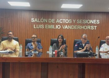 Faride Raful encabeza reunión de seguridad enLas Terrenas previo a Semana Santa 2026