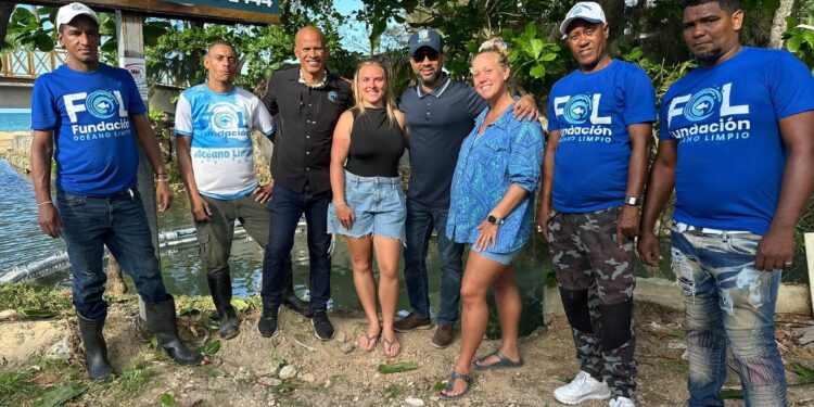 Instalan biobardas en el río Caño Seco para frenar contaminación por plásticos en Las Terrenas