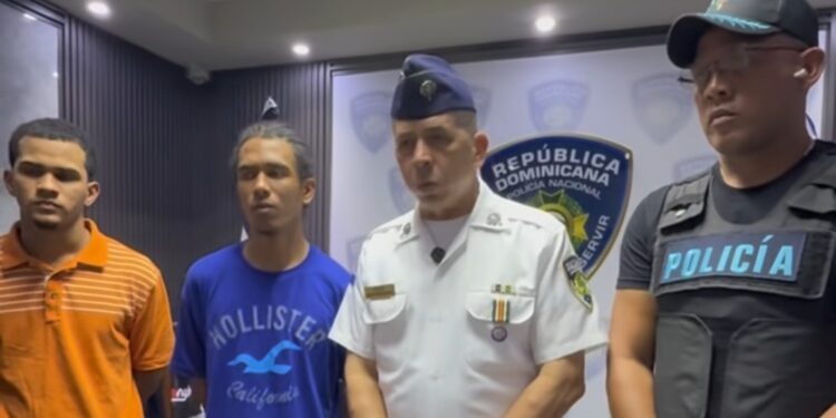 Se entregan dos acusados por muerte de mayor policial en Villa Juana