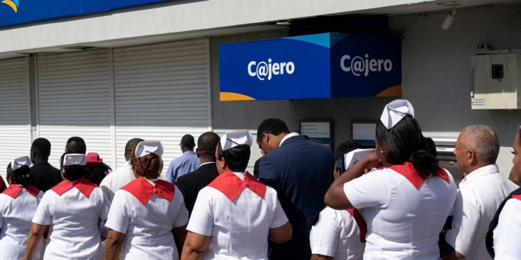 Estudiantes denuncian irregularidadesy favoritismo en trámites de titulación en escuela de Enfermería en Sánchez,Samaná