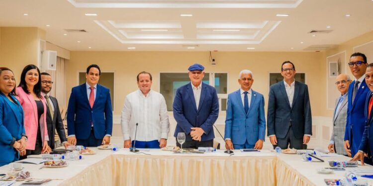 Senador de Samaná resalta trabajo de comisión que estudia reforma a Ley de Partidos