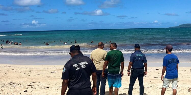 Autoridades mantienen operativo de búsqueda tras desaparición de joven en aguas de Playa Rincón, Las Galeras en Samaná