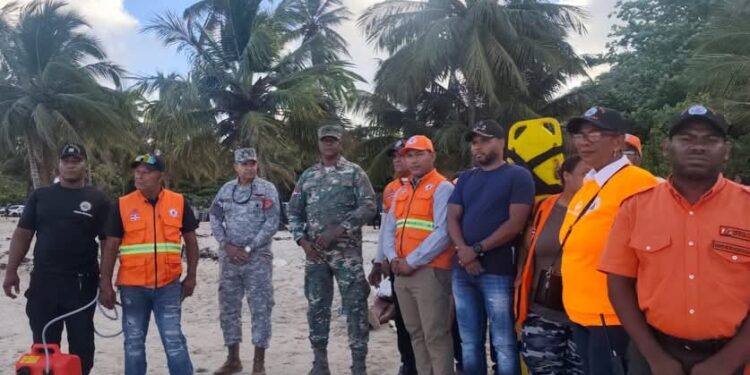 Continúa la búsqueda de joven desaparecido en Playa Rincón, Samaná