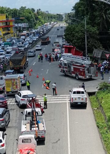 Conductor se entrega tras accidente con víctimas en la autopista 6 de Noviembre