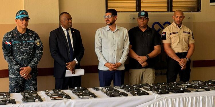 Autoridades reiteran 116 armas ilegales de las calles en María Trinidad Sánchez