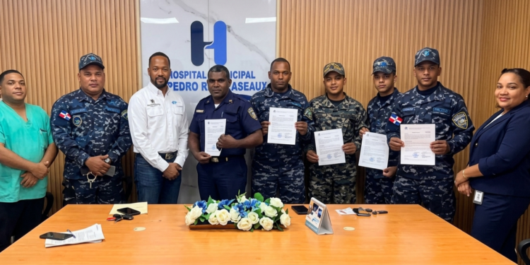 Refuerzan seguridad con agentes policialesen el Hospital Dr. Alberto Gautreaux tras incidente en Sánchez, Samaná