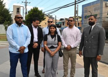 Abogados de joven agredida por coronel de laPolicia Nacional depositan querella ante Fiscalíade Santo Domingo Este