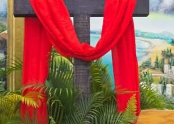 Dominicanos conmemoran el Viernes Santos con recogimiento y actos religiosos