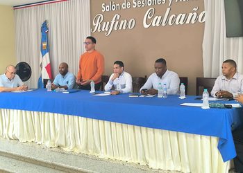 Autoridades municipales de Sánchez abordan mejoras comunitarias en sección ordinaria