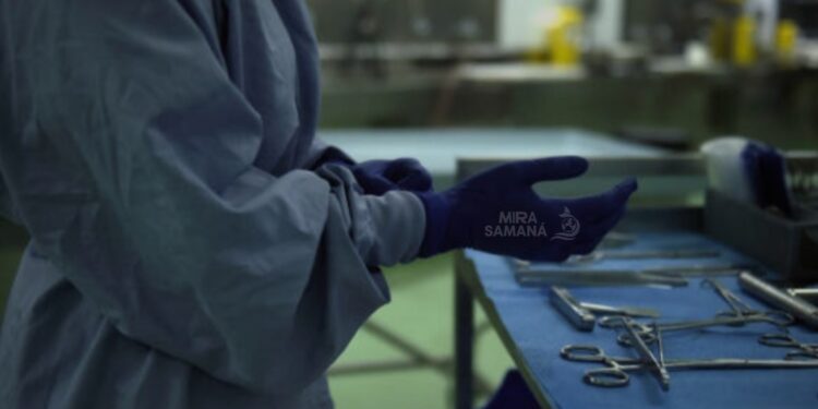 Autoridades realizan exhumación y trasladan a Patología Forense el cuerpo de joven fallecido en Arroyo Barril, Samaná