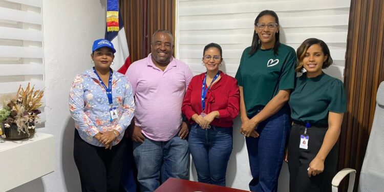 Autoridades y Supérate impulsan iniciativa de desarrollo social en Samaná