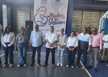 Gobierno y DASAC celebran a las madres de Samaná con regalos, música y alegría