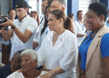 Supérate fortalece asistencia social y escucha demandas de familias en Samaná