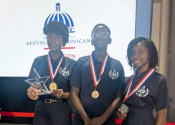 Estudiantes de LasTerrenas conquistanmedalla en Olimpiadas Nacionales de Lenguas Extranjeras