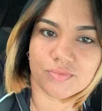 Trágico accidente en Consuelo deja una mujer fallecida y un hombre gravemente herido