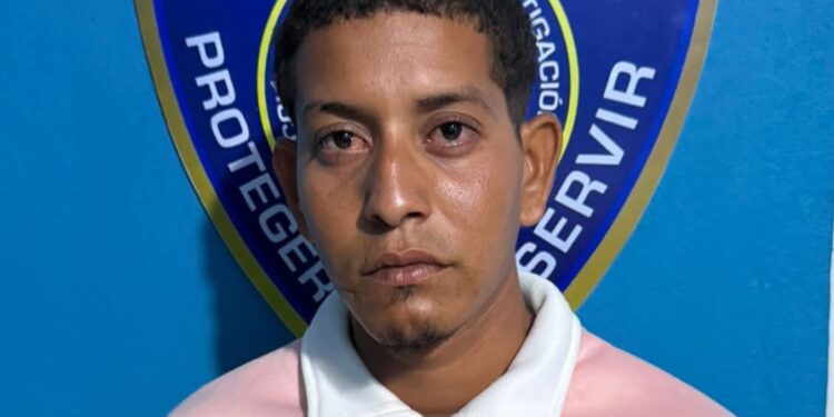 Hombre acusado de causar muerte de su pareja embarazada se entrega a las autoridades en Higüey