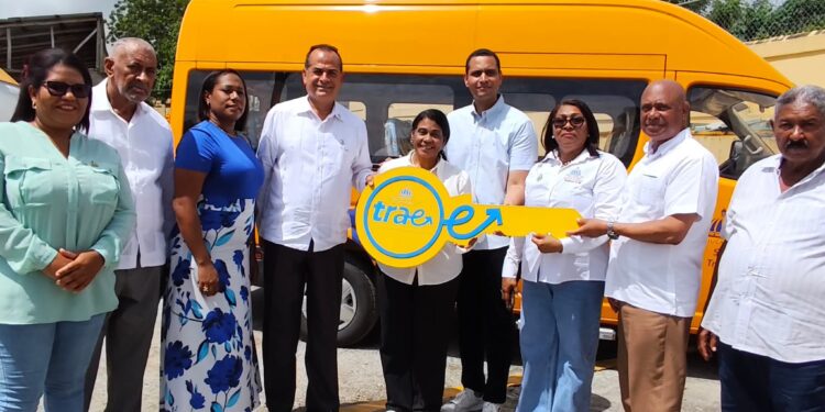 Nuevos autobuses del TRAE reforzarán transporte escolar en El Factor, María Trinidad Sánchez