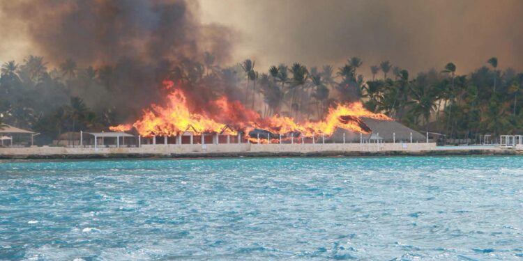 Incendio en hotel Viva Dominicus en Bayahíbe deja una persona fallecida y moviliza amplio operativo de emergencia