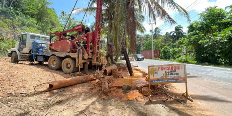 Intervienen tramo del Boulevard de Palmar de los Nidos en Las Terrenas para reducir acumulación de agua