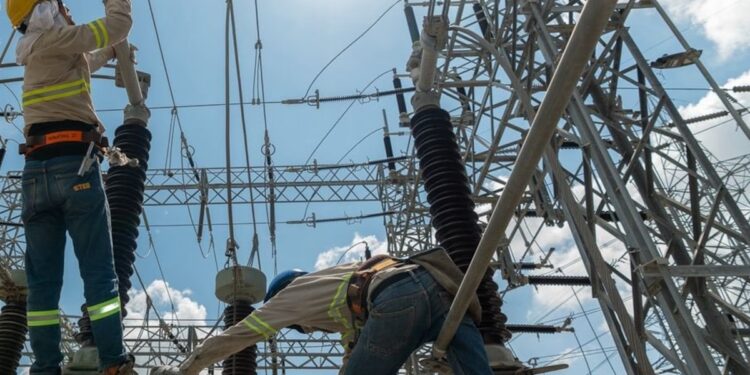 Trabajos en línea de transmisión provocarán apagón general en Las Terrenas este miércoles
