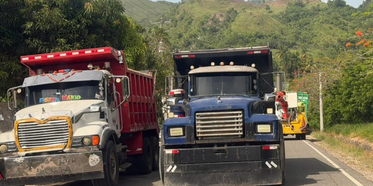 «Temerario rebase entre camiones pone en riesgo a conductores en Samaná»