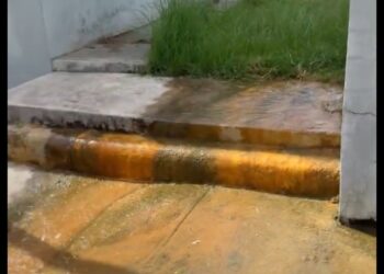 Denuncian falta de respuesta ante fuga deagua en Hospital Municipal de Las Terrenas
