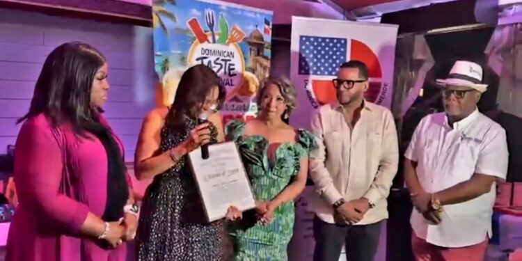 Samaná brilla en Nueva York con reconocimiento a su gobernadora y respaldo de líderes de la comunicación en el Dominican Taste Festival 2026