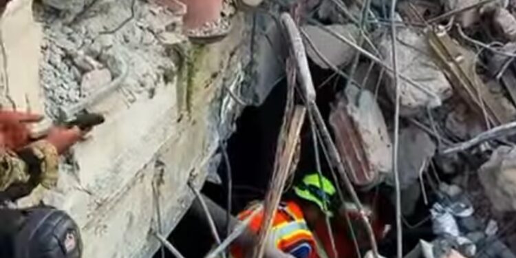 Terremotos en Venezuela dejan 1,430 fallecidos y más de 3,200 heridos; rescatistas buscan sobrevivientes entre los escombros