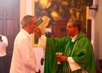 Presidente Luis Abinader celebra su cumpleaños con una misa de acción de gracias junto a familiares y amigos
